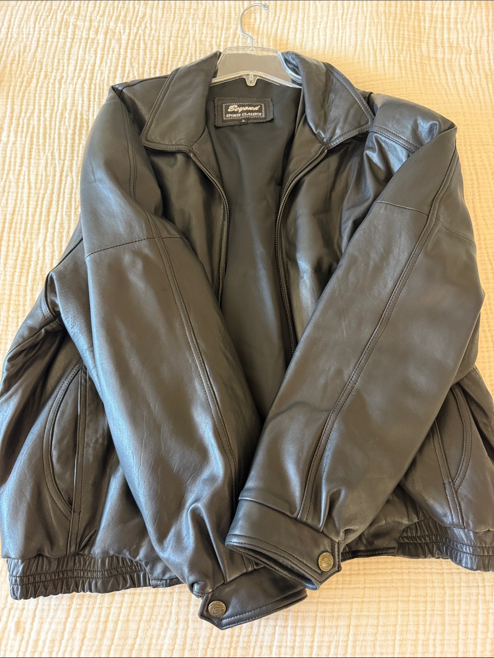 Vintage Beyond Sports Classic Men’s Leather Jacket
